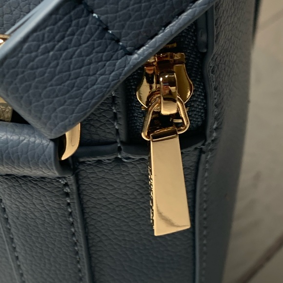 HOST PICKSTEVE MADDEN 💙Bandana Pleat Camera Bag - Picture 10 of 15